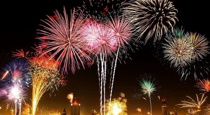 Pháo hoa Z121 rực sáng tại Lào dịp kỷ niệm 50 năm Quốc khánh