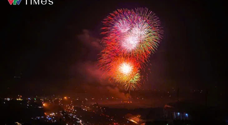 Nhiều địa phương đồng loạt bắn pháo hoa chào mừng ngày công bố tỉnh thành mới